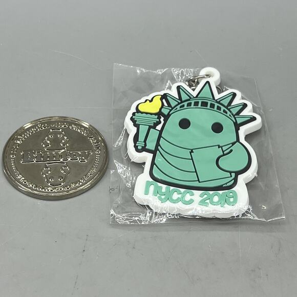 Bimtoy Tiny Ghost Statue of Liberty Keychain With Coin 2019 New York Comic Con - Picture 1 of 5